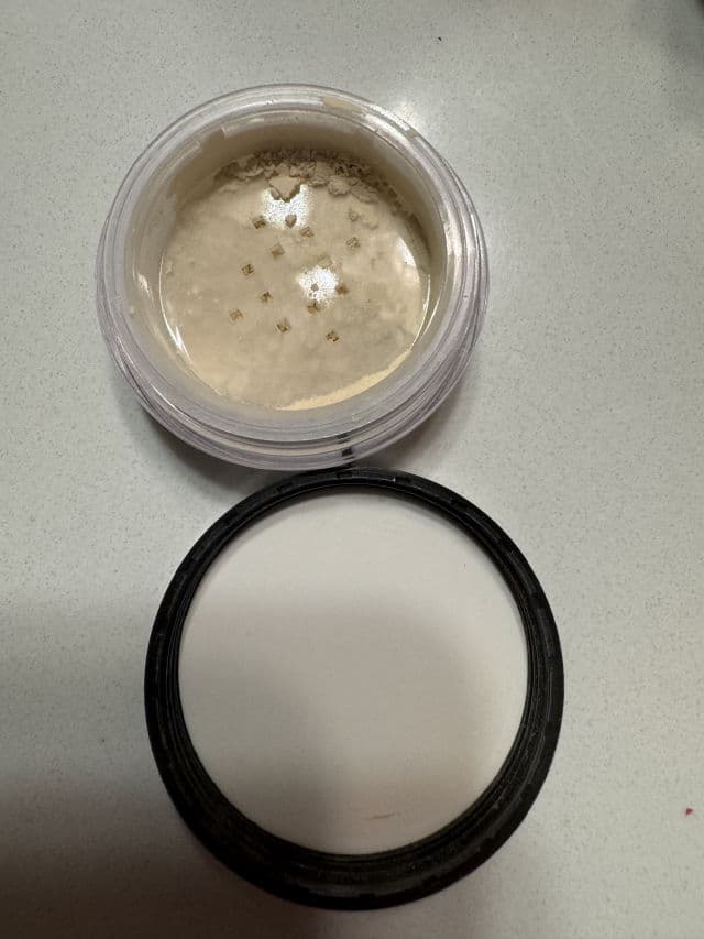 Laura Mercier Smooth Finish Foundation Powder review photo by renzibythesea