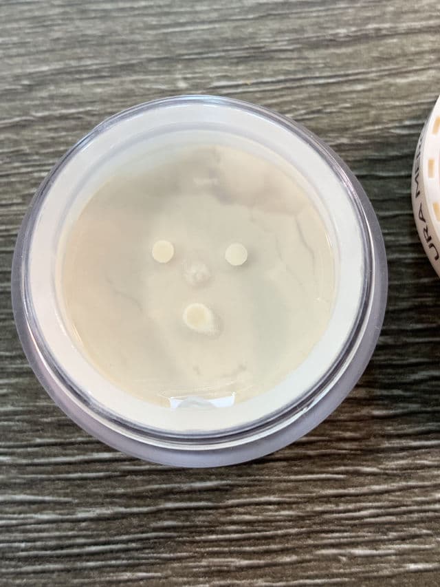 Laura Mercier Translucent Loose Setting Powder review photo by gpabon01