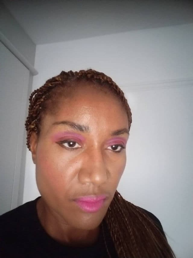 MUA Makeup Academy Neon Lights 10 Shade Paper Eyeshadow Palette review photo by IceE81