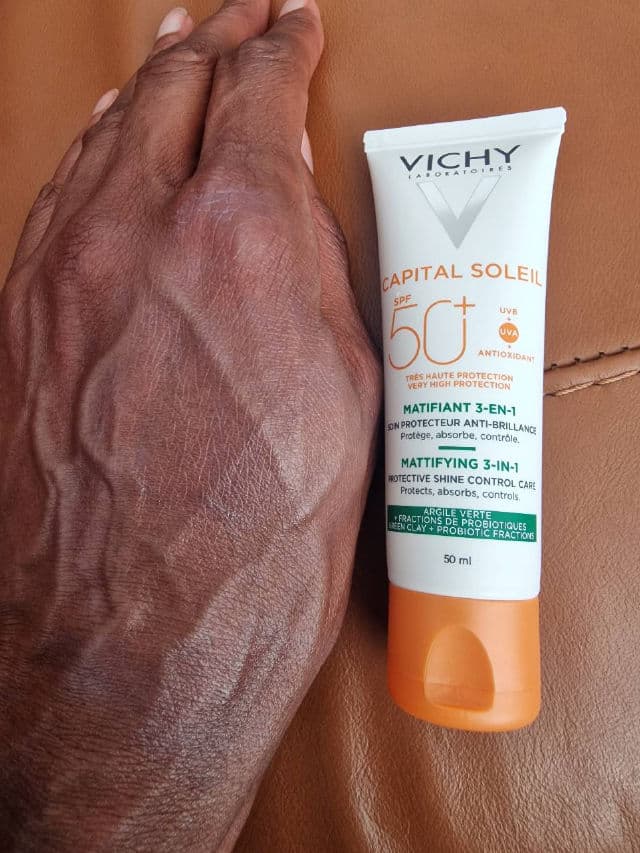 Vichy Capital Soleil Mattifying 3-in-1 Cream SPF50+ review photo by IceE81