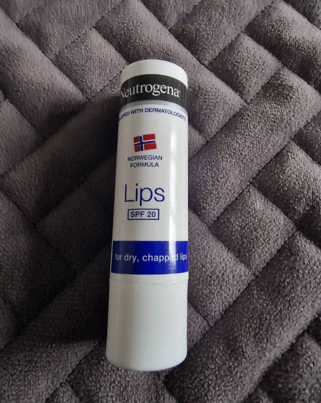 Neutrogena Norwegian Formula Lip Care SPF 20 review photo by IceE81