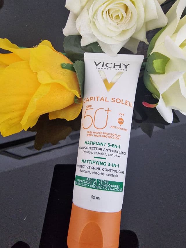 Vichy Capital Soleil Mattifying 3-in-1 Cream SPF50+ review photo by IceE81