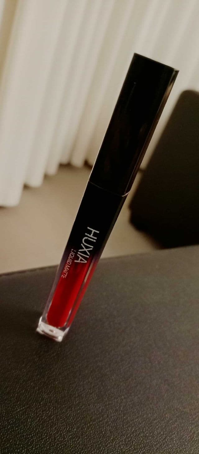 Huda Beauty Liquid Matte Ultra-Comfort Transfer-Proof Lipstick - Miss America review photo by Jeenaa