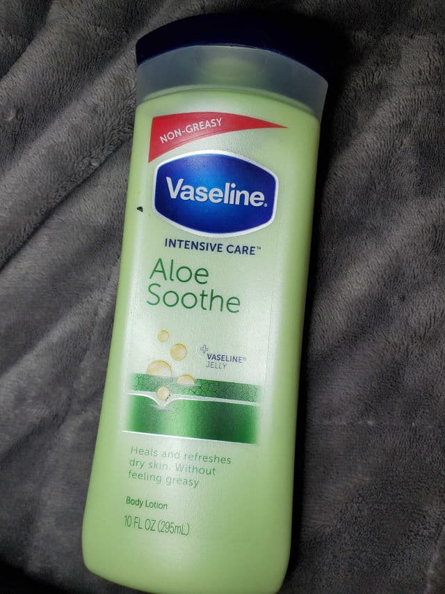 Vaseline Intensive Care Soothing Hydration Lotion review photo by iamteresah