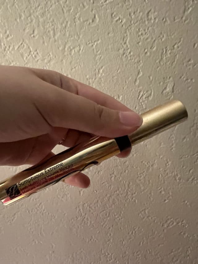 Estee Lauder Sumptuous Extreme Lash Multiplying Volume Mascara review photo by Linh2610