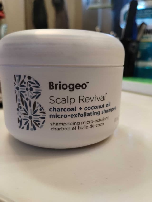 Briogeo Scalp Revival Charcoal + Coconut Oil Micro-Exfoliating Shampoo review photo by xyayrainbows