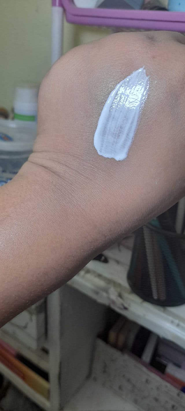 First Aid Beauty Mineral Sunscreen Zinc Oxide Broad Spectrum SPF 30  review photo by ambellabata1518 