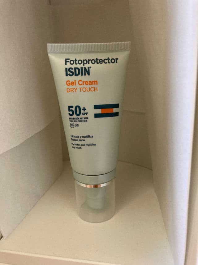 ISDIN Fotoprotector - Gel Cream Dry Touch SPF 50+ review photo by SampleTry