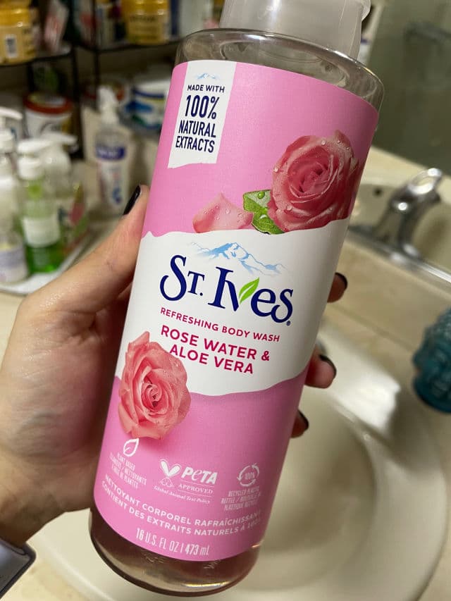 St. Ives Refreshing Body Wash Rose Water and Aloe Vera review photo by LuLizardo