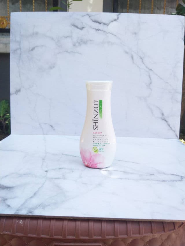 Shinzu'i Sakura Skin Lightening Body Lotion review photo by dichanp