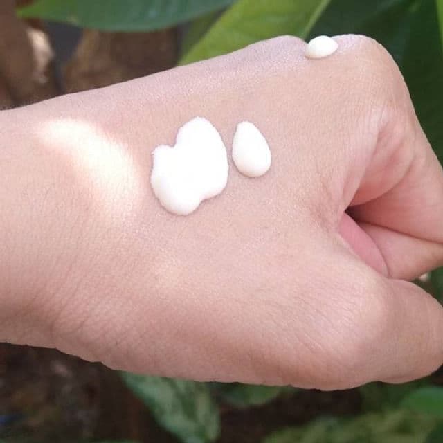 Scarlett Whitening Sun Bright Daily Sunscreen SPF 50 PA+++ review photo by dichanp