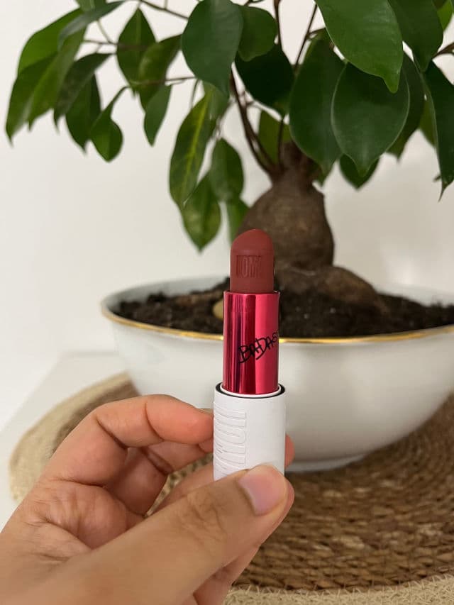 UOMA Beauty Sade review photo by Guterrene