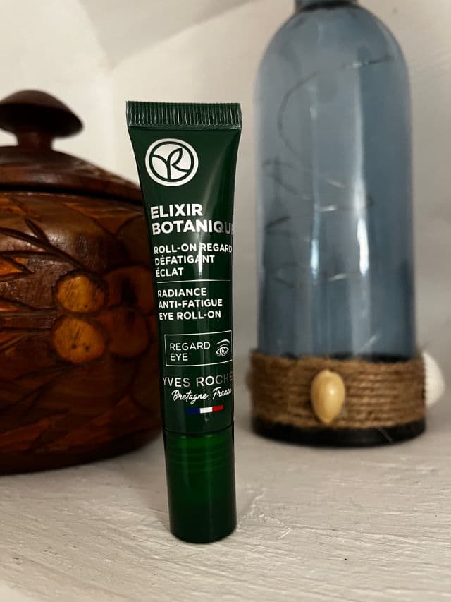 YVES ROCHER Elixir Botanique Radiance Anti-Fatigue Eye Roll-On review photo by Geetaplanty