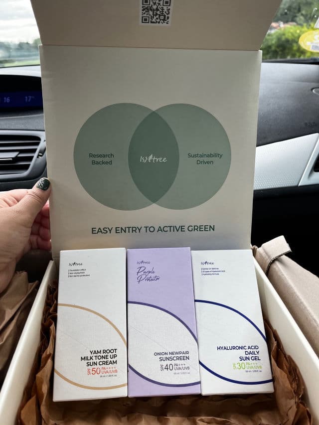 ISNTREE Onion Newpair Suncreen SPF40 PA+++ review photo by Browngirlinfrance