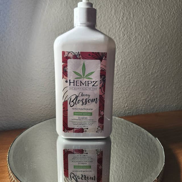 Hempz Original Herbal Body Moisturizer review photo by Rockinmomlife