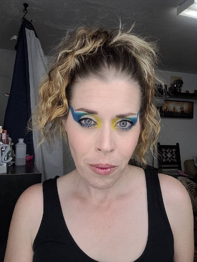 Seraphine Botanicals Luna Liner Water Resistant Liquid Eyeliner - Black review photo by Rockinmomlife