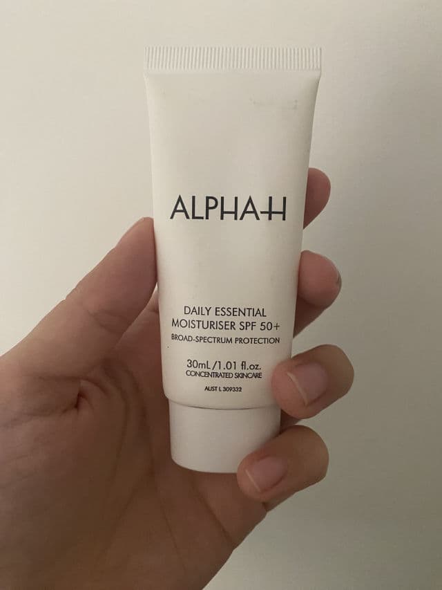 Alpha-H Daily Essential Moisturiser SPF50+ review photo by skinsupportco