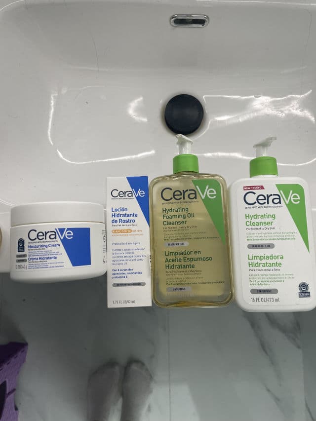 CeraVe Skin Renewing Eye Cream review photo by EliaRamo