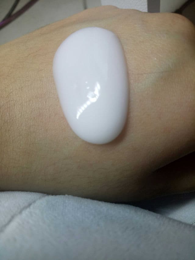 Nivea Orange Blossom & Avocado Oil in Lotion review photo by faezzy