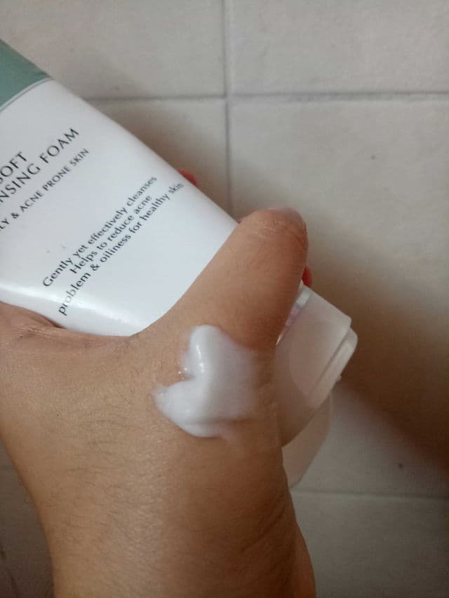 Eucerin Pro Acne Solution Gentle Cleansing Foam review photo by faezzy