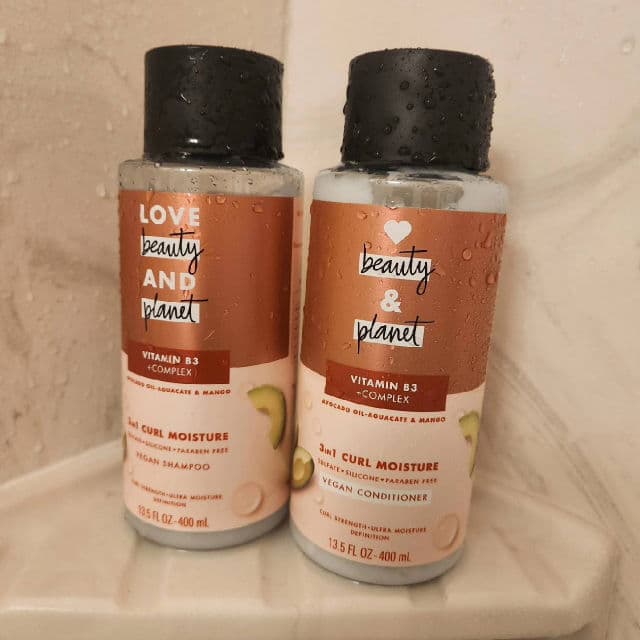 Love Beauty and Planet Vitamin B3 + Complex Avocado Oil-Aguacate & Mango 3in1 Curl Moisture Vegan Shampoo	 review photo by CherishP