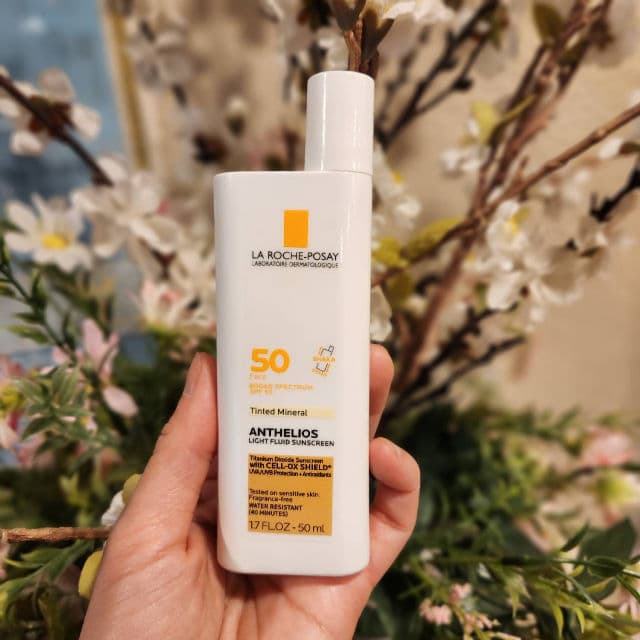 La Roche-Posay Anthelios Tinted Mineral Sunscreen For Face SPF 50 review photo by TramP