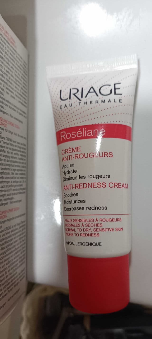 Uriage Roséliane Anti-Redness Cream review photo by AROYERY