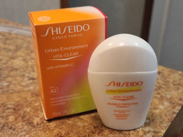Shiseido Urban Environment Oil-Free Suncare Emulsion - SPF 30 review photo by angiebaby2222