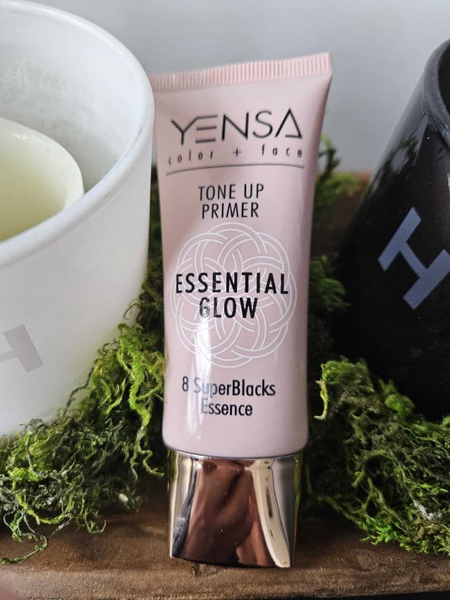 Yensa Tone Up Primer Essential Glow review photo by SammiChi