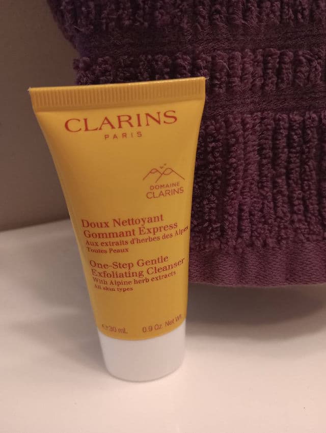 Clarins One-Step Gentle Exfoliating Cleanser review photo by StylingJay