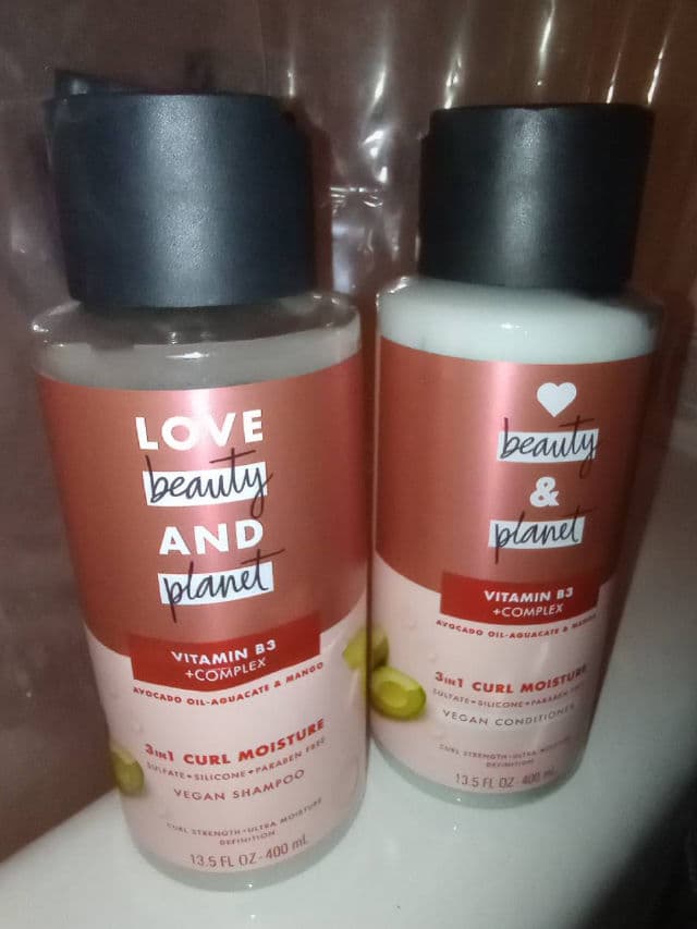 Love Beauty and Planet Vitamin B3 + Complex Avocado Oil-Aguacate & Mango 3in1 Curl Moisture Vegan Conditioner review photo by StylingJay