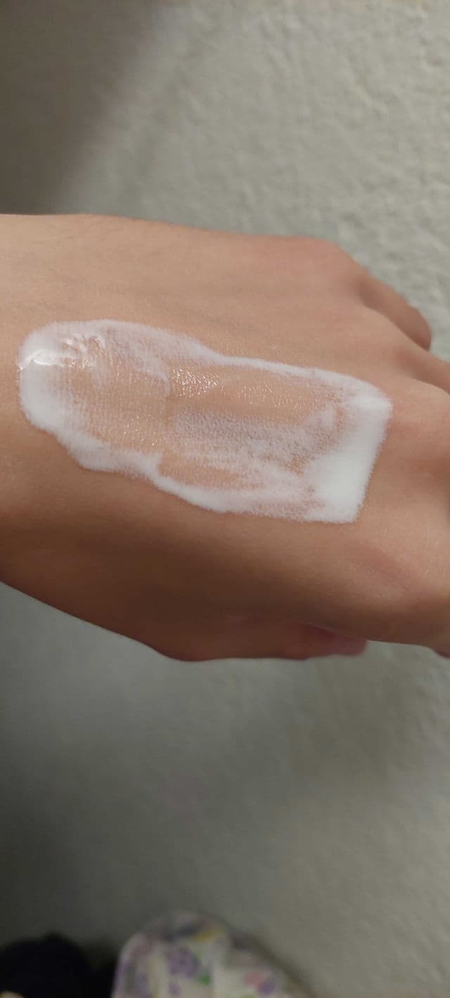 La Roche-Posay Anthelios UVMune 400 Invisible Fluid SPF50+ review photo by NerdyMetalhead