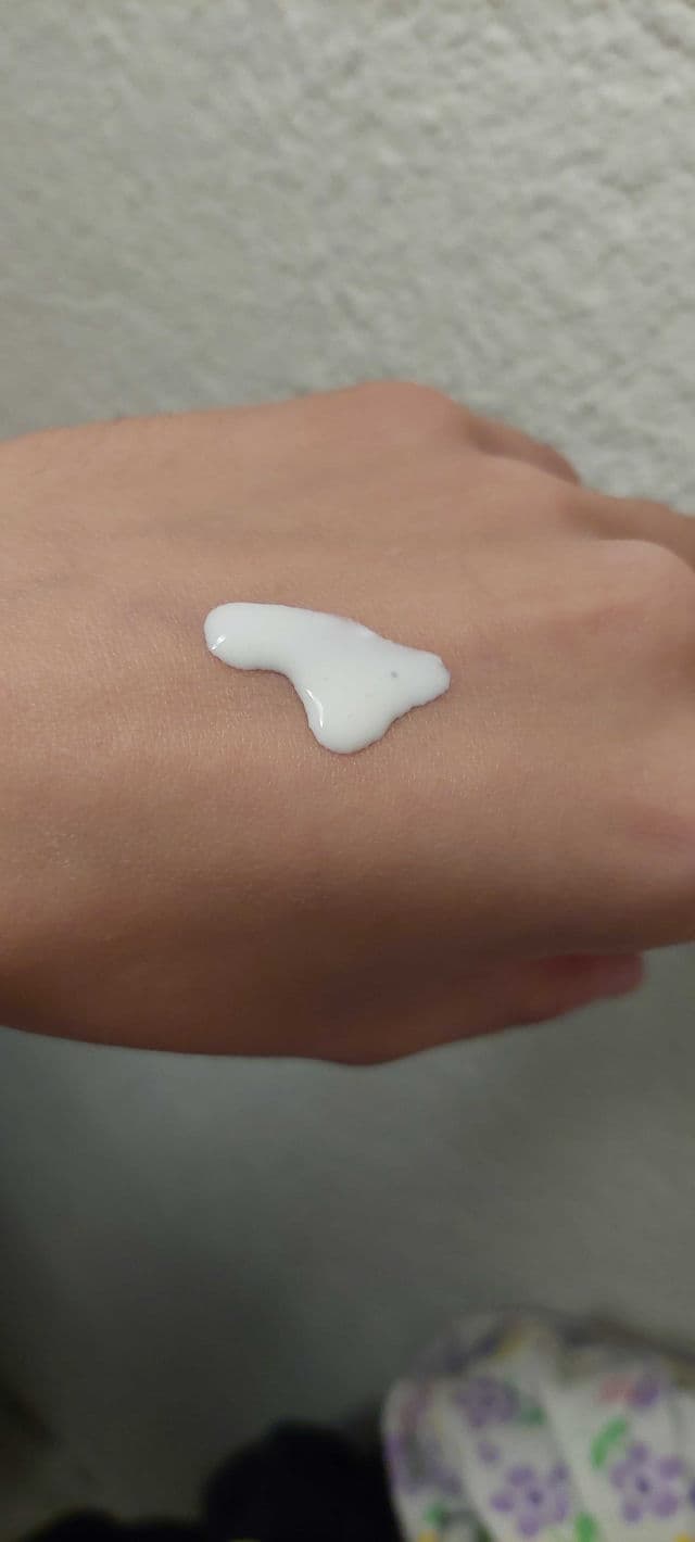 La Roche-Posay Anthelios UVMune 400 Invisible Fluid SPF50+ review photo by NerdyMetalhead