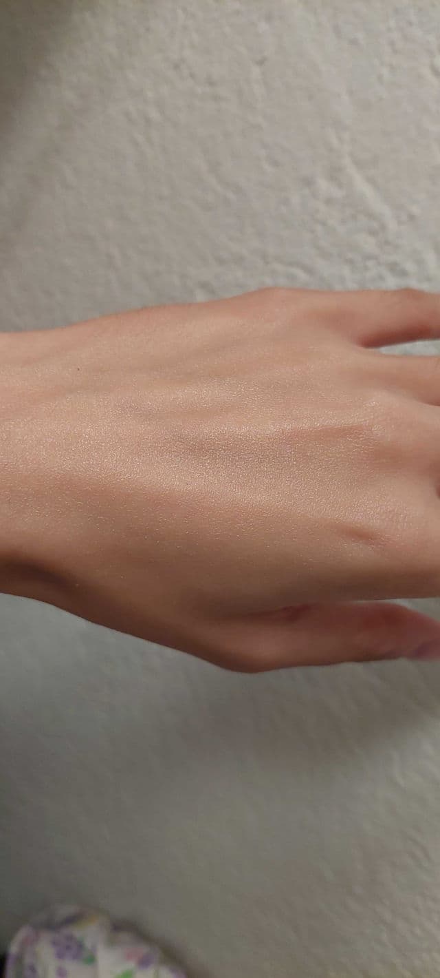 La Roche-Posay Anthelios UVMune 400 Invisible Fluid SPF50+ review photo by NerdyMetalhead