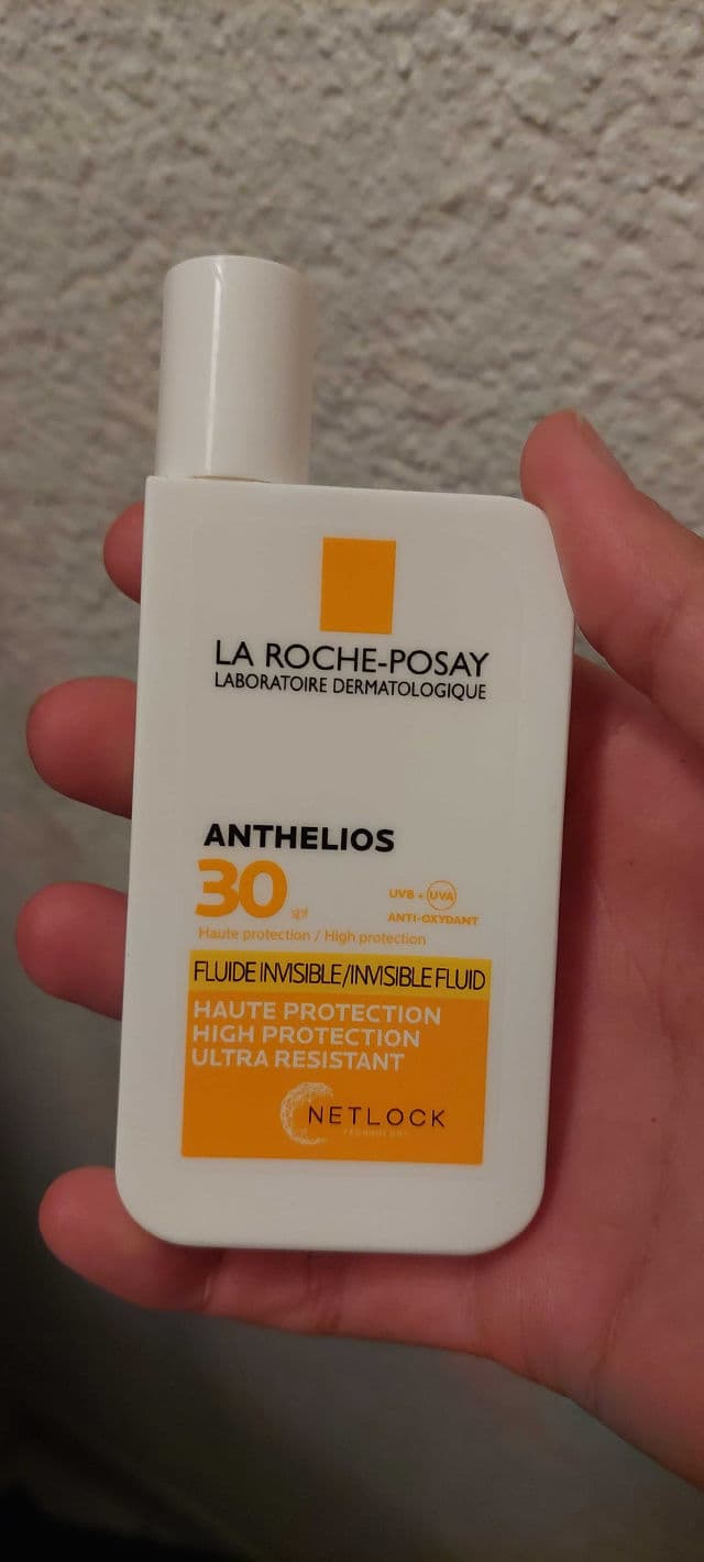 La Roche-Posay Anthelios UVMune 400 Invisible Fluid SPF50+ review photo by NerdyMetalhead