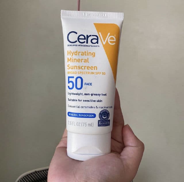 CeraVe Hydrating Sunscreen Face Lotion SPF 50 review photo by macromakeupbeauty