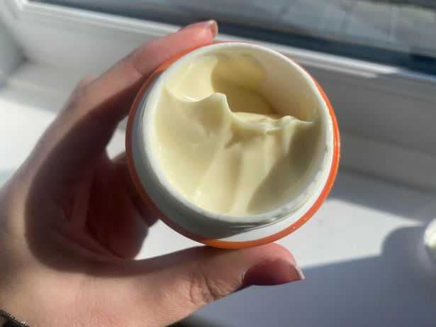 Boots Vitamin C Brightening Moisturising Cream review photo by Reiira