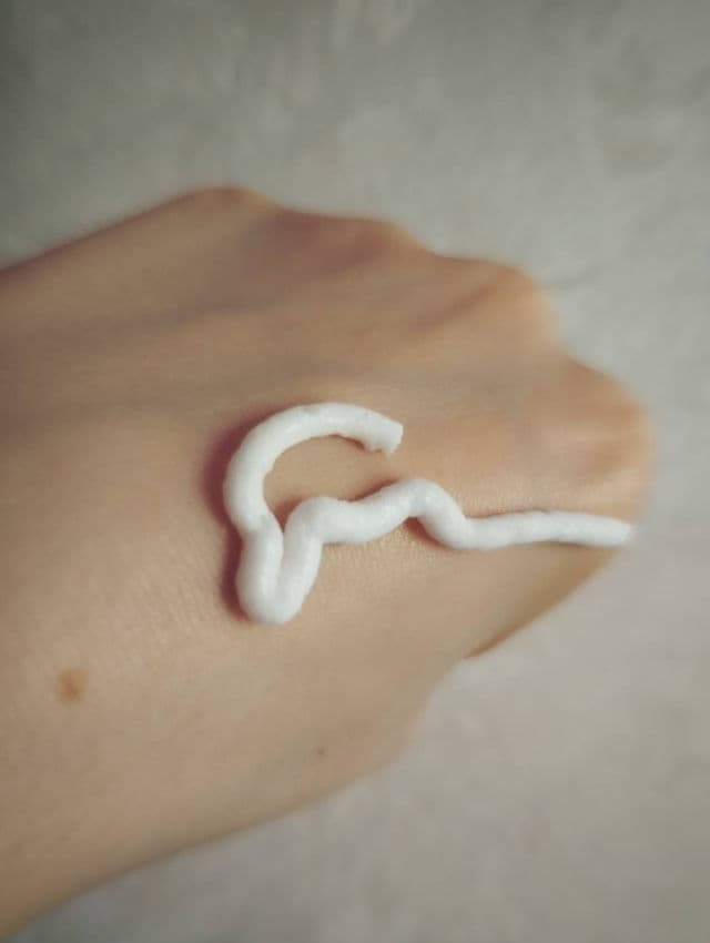 Natural Moisturizing Factors + HA product review