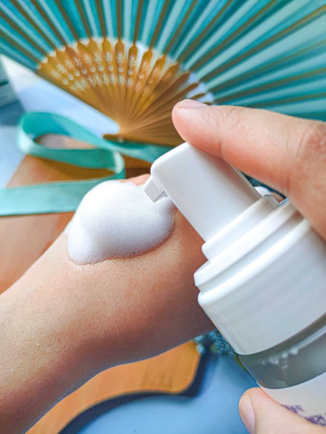 Jeju Republic Jeju Badang Vegan Foaming Cleanser review photo by Miss_LunaYee