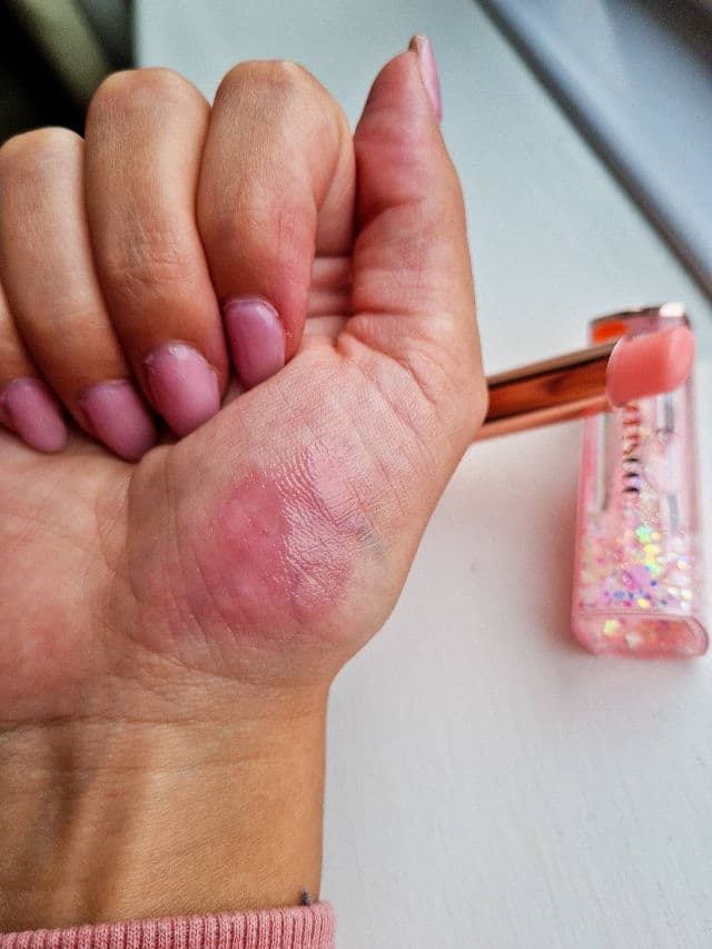 Coringco Shalala Snow Ball Lip Balm #03 Swan's Lake review photo by Bebita