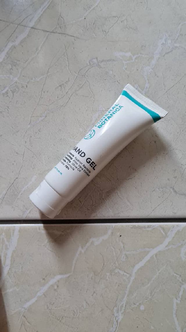 Mineral Botanica Hand Gel review photo by clementinepulps