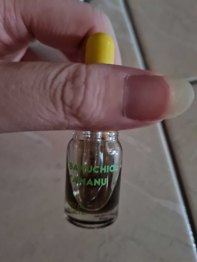 Bloomka Bakuchiol + Tamanu Spot Oil review photo by clementinepulps