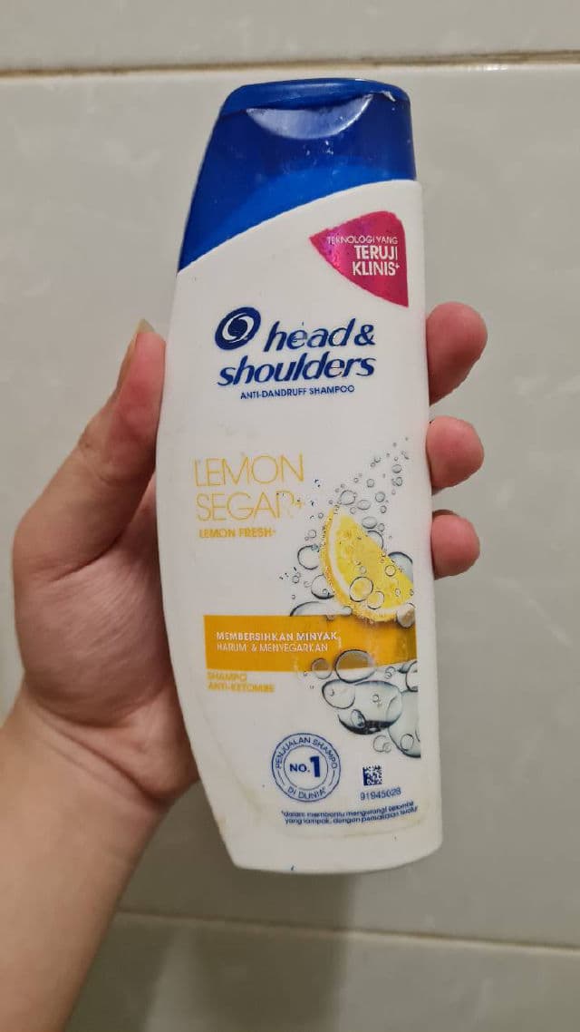 Head & Shoulders Lemon Fresh Anti-Dandruff Shampoo review photo by clementinepulps