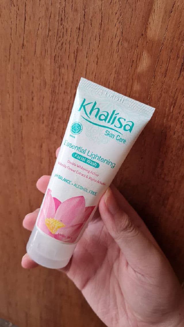 Khalisa Essential Lightening Facial Wash review photo by clementinepulps