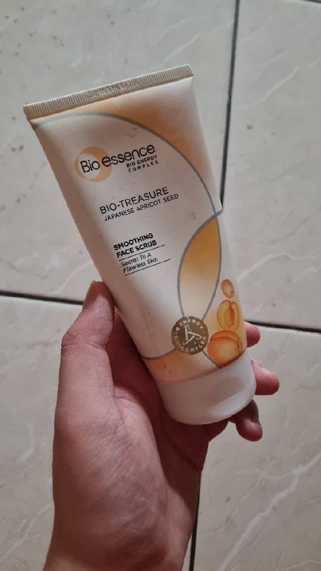 Bioessence Bio Treasure Japanese Apricot Seed Smoothing Face Scrub review photo by clementinepulps