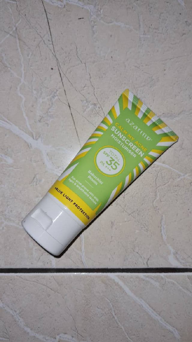 Azarine Calm My Acne Sunscreen Moisturiser SPF35 PA+++ review photo by clementinepulps