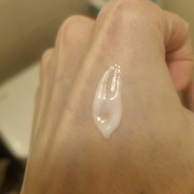 La Roche-Posay Effaclar H Iso-Biome Cream review photo by Lunazartistry