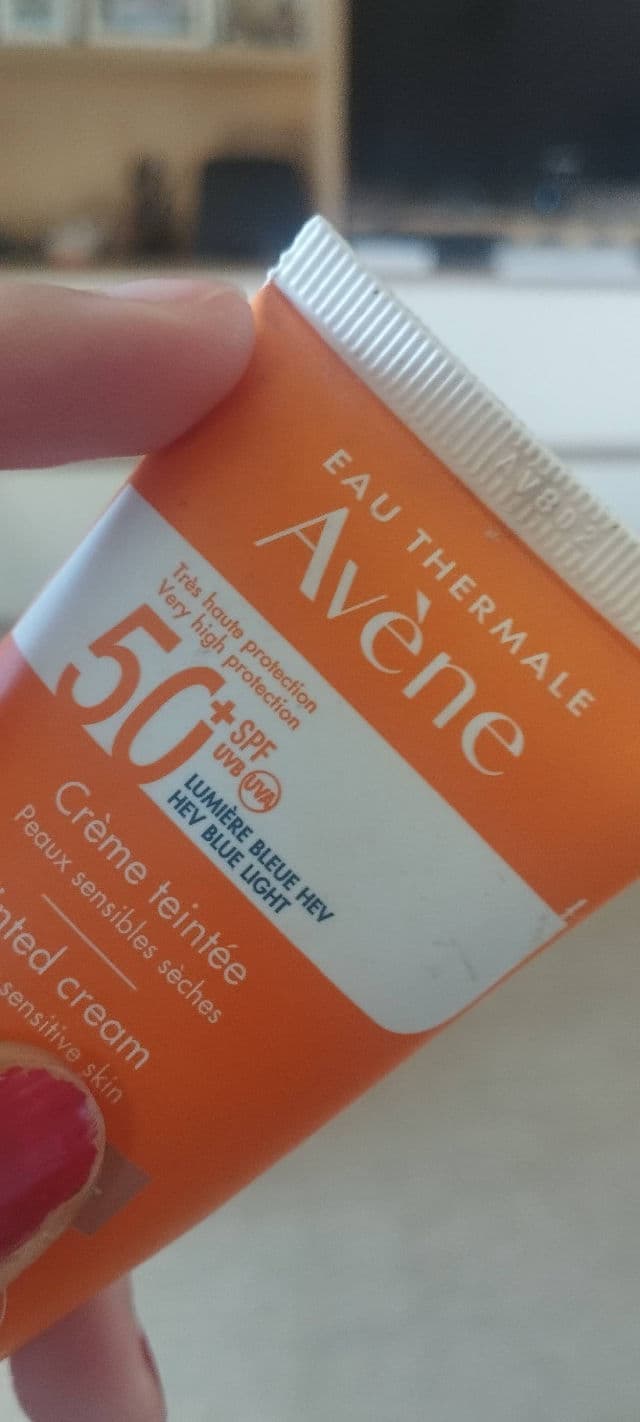 Avene Very High Protection SPF 50+ Tinted Cream review photo by Xizato