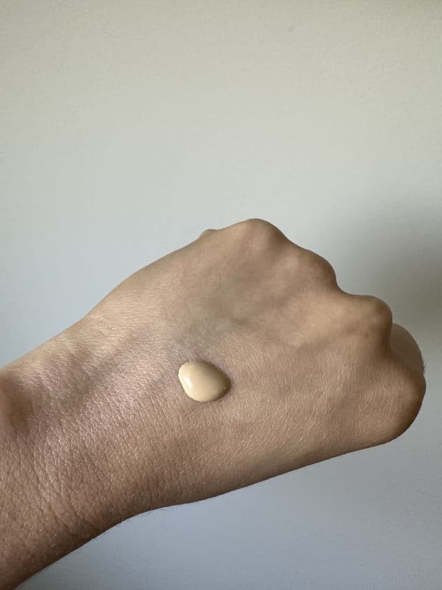 Kosas Revealer Skin-Improving Foundation SPF25 review photo by karkari2011