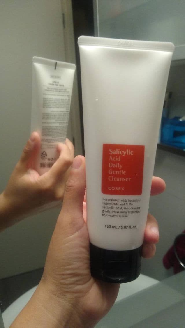COSRX Salicylic Acid Exfoliating Cleanser review photo by Paolayuriko